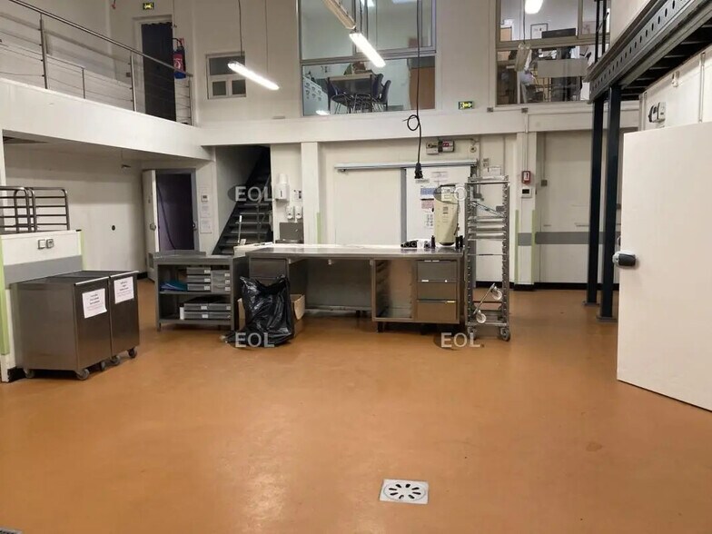 Local d'activités dans Villejuif à vendre - Photo de l’immeuble – Image 2 sur 16