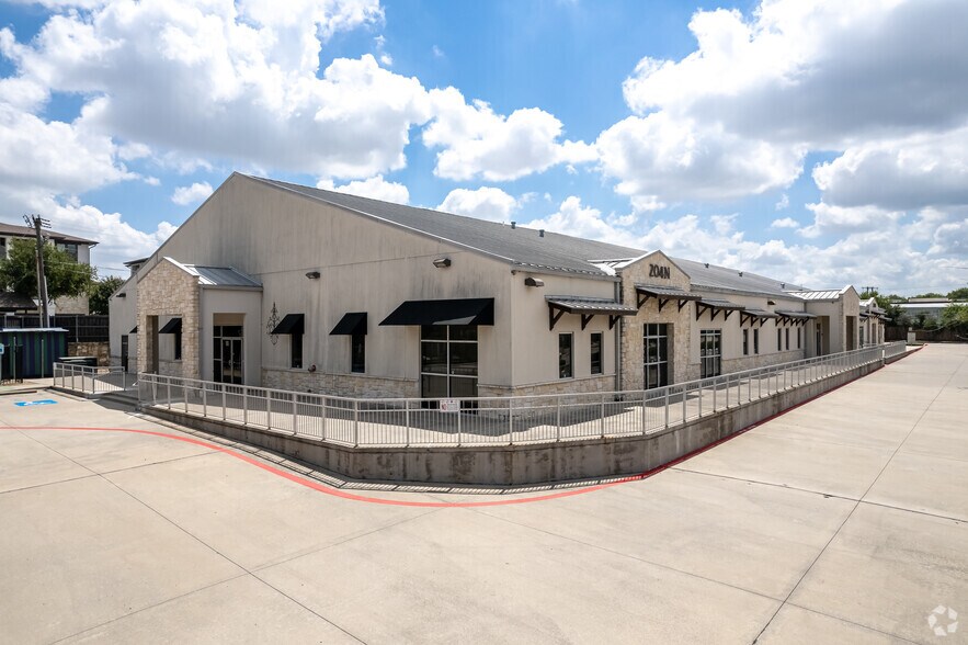 202-204 N Dooley St, Grapevine, TX à louer - Photo de l’immeuble – Image 2 sur 15