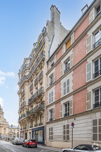Immeuble residentiel dans Paris à vendre - Photo de l’immeuble – Image 2 sur 5