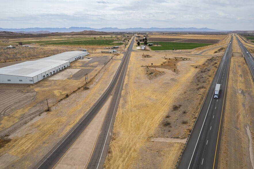 East of Balmorhea, TX, Exit 209, I-10 and Hwy 17, Balmorhea, TX à vendre - Photo de l’immeuble – Image 2 sur 21