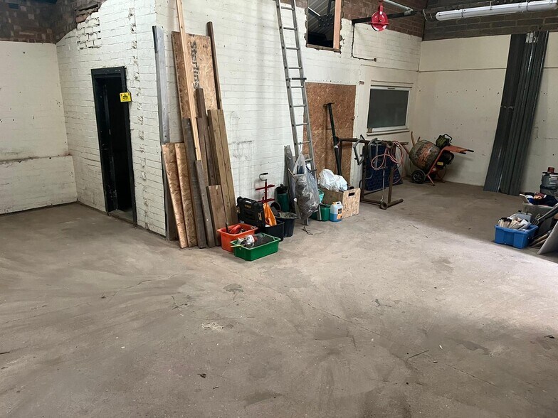 St Marys Ave, Milton Keynes à louer - Photo de l’immeuble – Image 2 sur 3