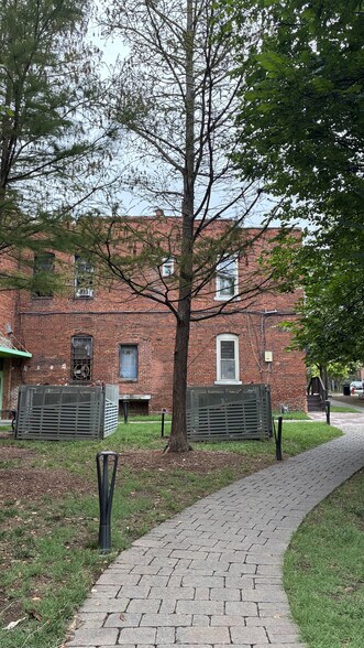 105 W Parrish St, Durham, NC à vendre - Photo de l’immeuble – Image 2 sur 4