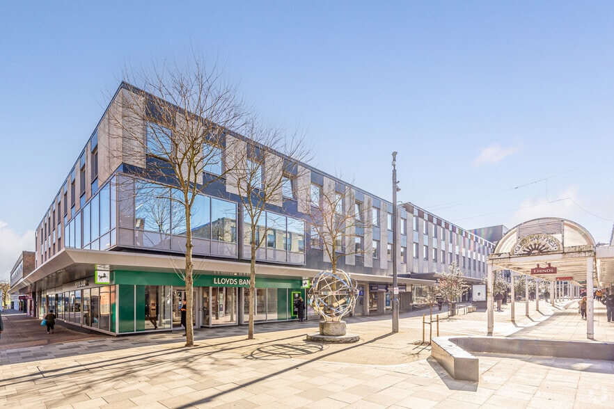 85-103 Queensway, Stevenage à louer - Photo principale – Image 1 sur 2