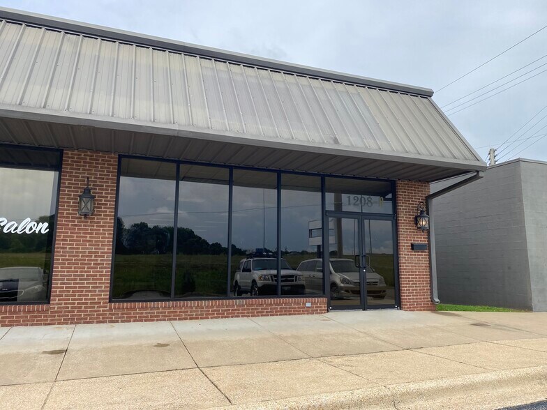 1208A Helton Dr, Florence, AL à louer - Photo de l’immeuble – Image 3 sur 9