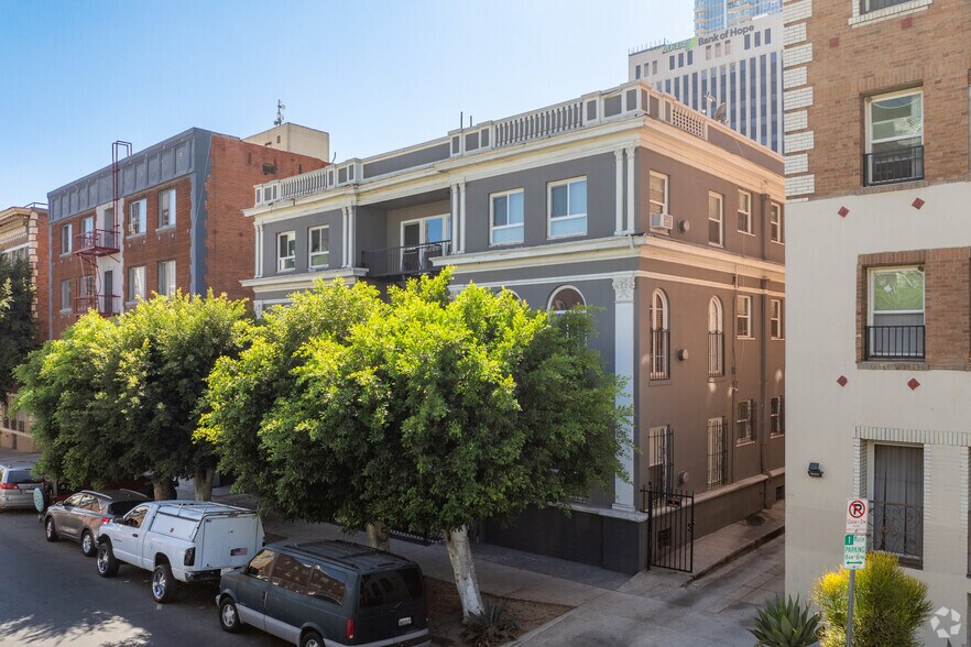 681 Shatto Pl, Los Angeles, CA à vendre - Photo de l’immeuble – Image 2 sur 40
