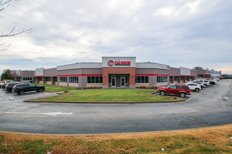 7707 National Tpke, Louisville, KY à louer - Photo principale – Image 1 sur 22