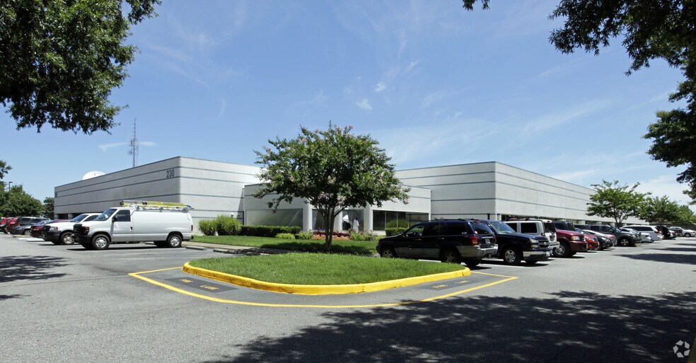 230 Clearfield Ave, Virginia Beach, VA à louer - Photo de l’immeuble – Image 2 sur 13