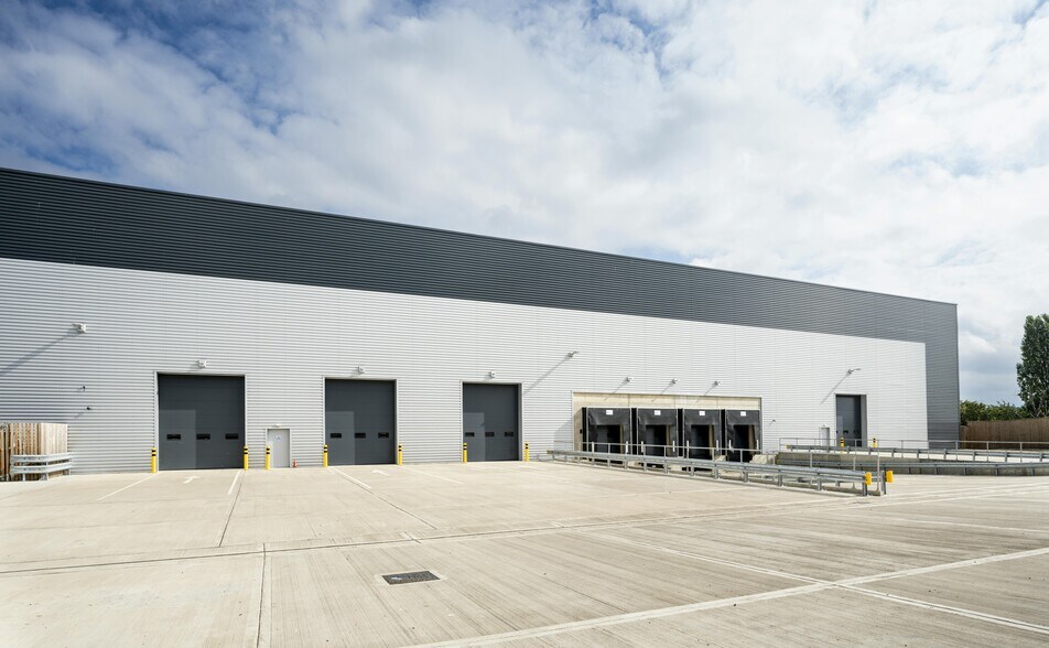 374 Ealing Rd, Wembley à louer - Photo de l’immeuble – Image 2 sur 6