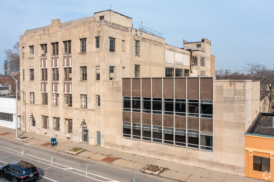 1959 E Jefferson Ave, Detroit, MI à vendre - Photo de l’immeuble – Image 2 sur 11