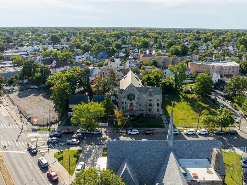 196-04-196-26 Woodhull Ave, Hollis, NY à vendre - Photo de l’immeuble – Image 2 sur 4