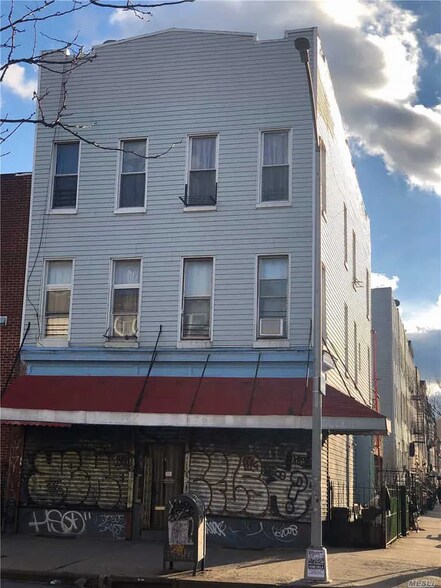 70 Wilson Ave, Brooklyn, NY à louer - Photo de l’immeuble – Image 1 sur 21