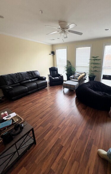 421-425 S Broad St, Edenton, NC à vendre - Photo intérieure – Image 3 sur 20