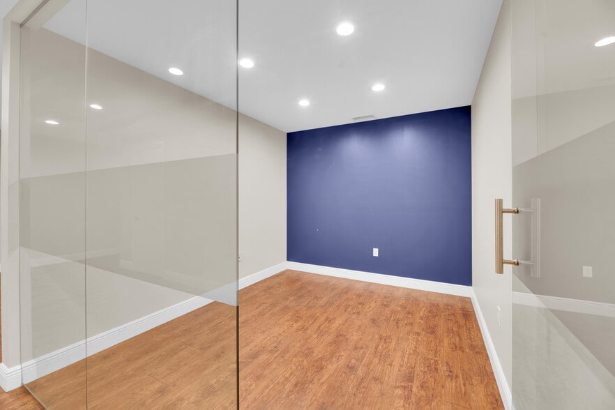 224 NE 32nd Ct, Oakland Park, FL à louer - Photo intérieure – Image 2 sur 19