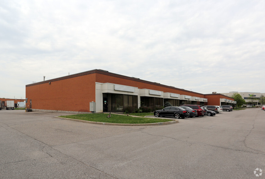 4 Paget Rd, Brampton, ON à louer - Photo de l’immeuble – Image 2 sur 3