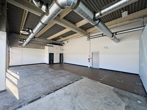 2015 32nd Ave NE, Calgary, AB à louer Photo intérieure– Image 1 sur 8