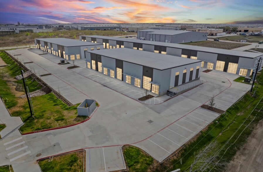 2710 Business Park Dr, Buda, TX à louer - Photo de l’immeuble – Image 3 sur 8