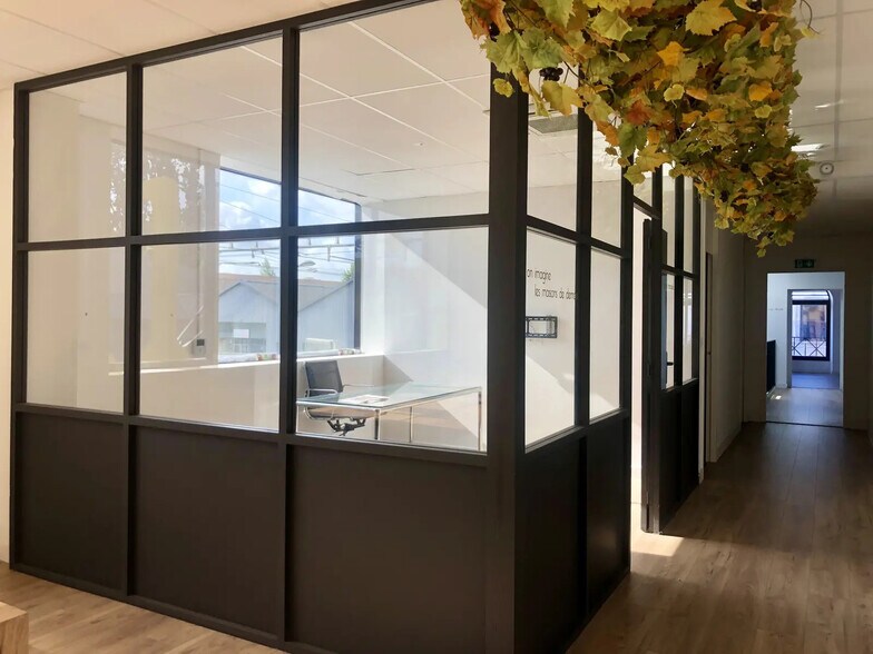 Bureau dans Bordeaux à louer - Photo de l’immeuble – Image 3 sur 23