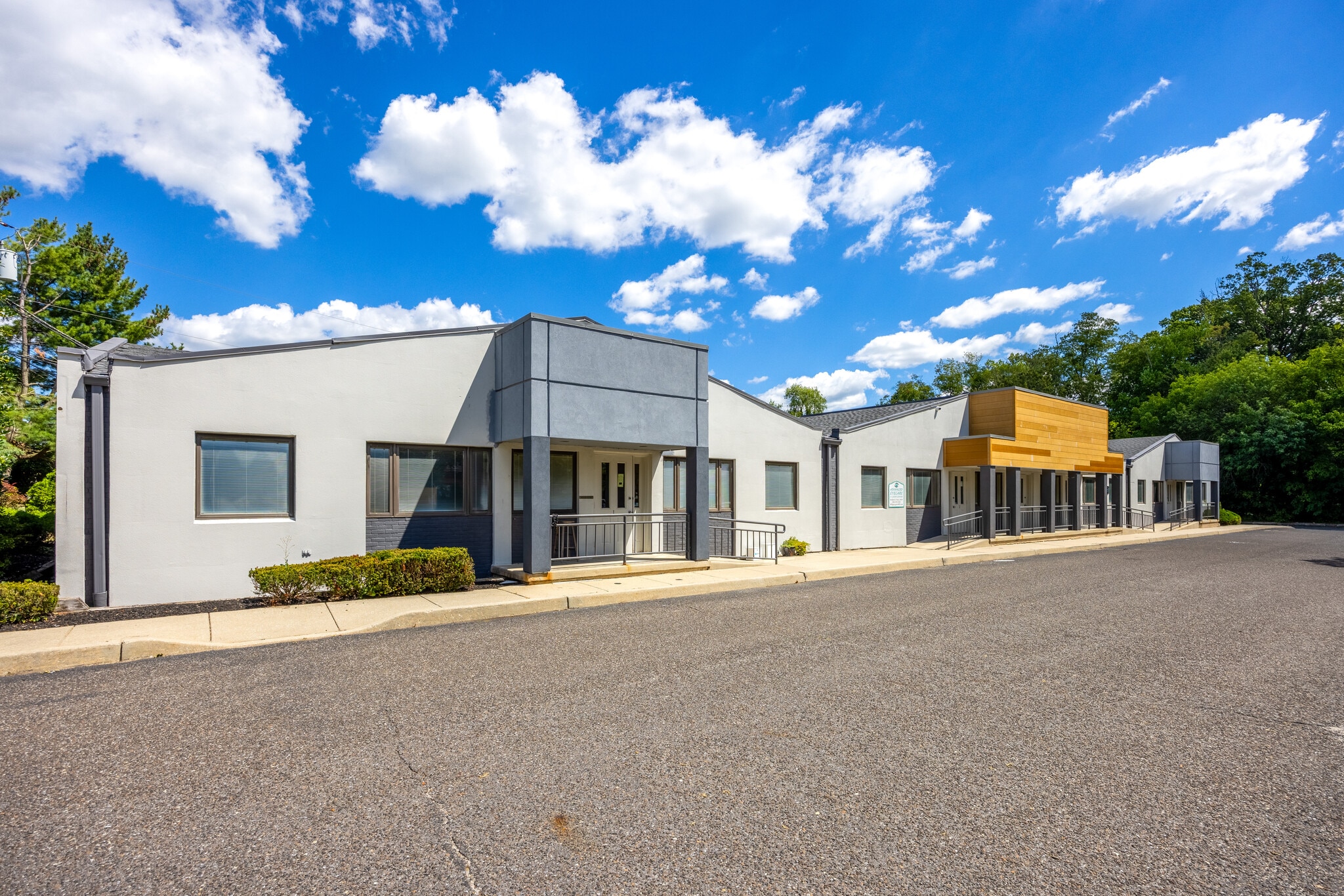 303 S Kings Hwy, Cherry Hill, NJ à vendre Photo de l’immeuble– Image 1 sur 5