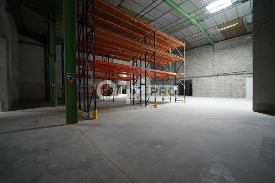 Local d’activités dans Saint-Bonnet-de-Mure à louer - Photo intérieure – Image 2 sur 20