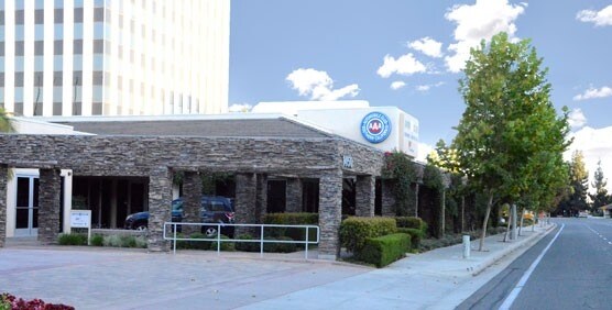 1460 N Harbor Blvd, Fullerton, CA à vendre - Photo de l’immeuble – Image 3 sur 3