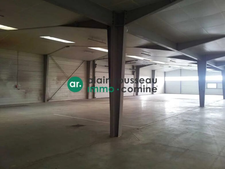 Industriel/Logistique dans Cholet à vendre - Photo de l’immeuble – Image 2 sur 7