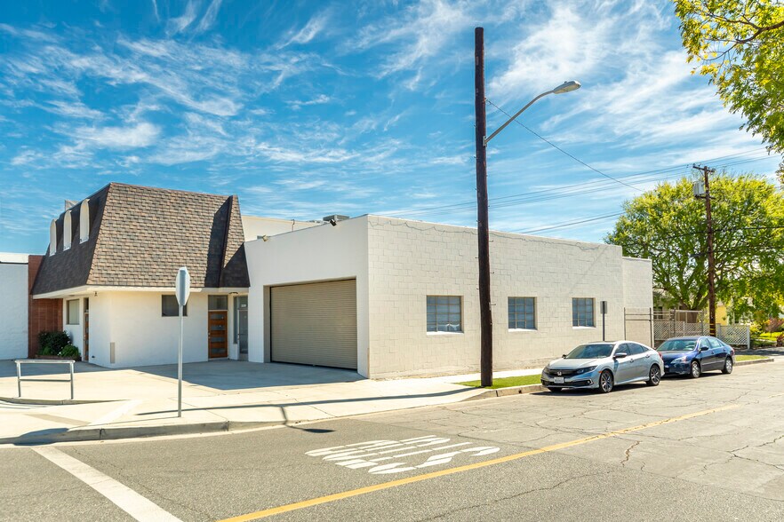 3220 W Burbank Blvd, Burbank, CA à louer - Photo de l’immeuble – Image 3 sur 17