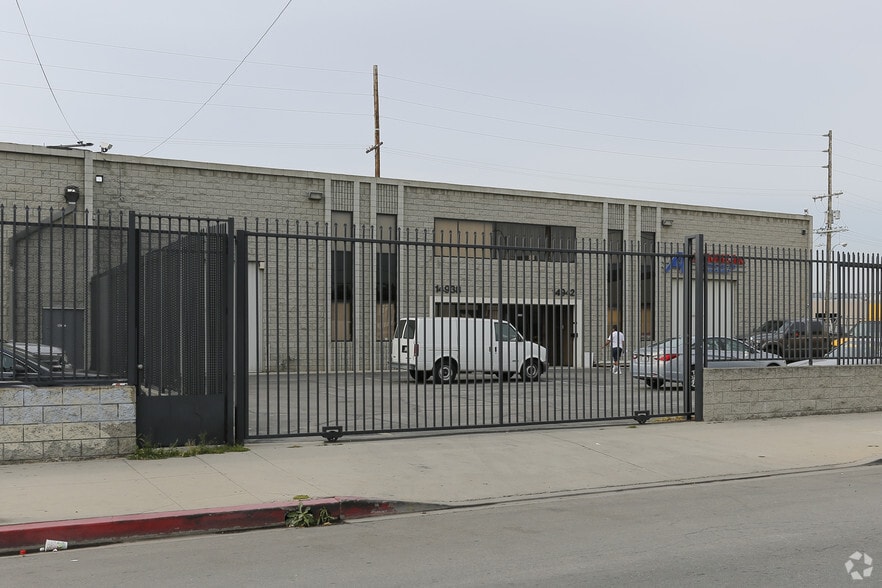 14938-14942 Delano St, Van Nuys, CA à louer - Photo de l’immeuble – Image 2 sur 4