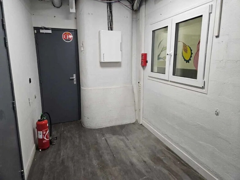 Local d’activités dans Vanves à louer - Photo de l’immeuble – Image 3 sur 33