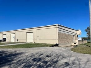 4240-4252 Bandy Blvd, Fort Pierce, FL à louer Photo intérieure– Image 2 sur 4
