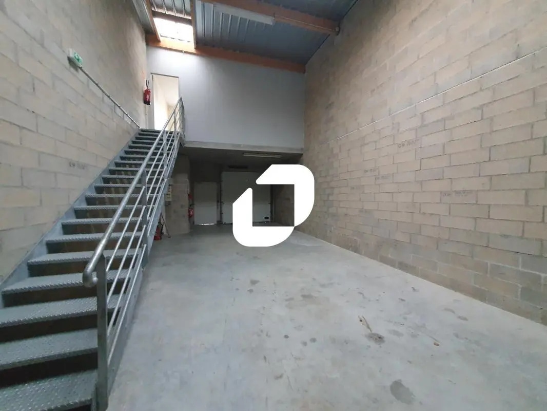 Local d’activités dans Ozoir-la-Ferrière à louer Photo intérieure– Image 1 sur 8