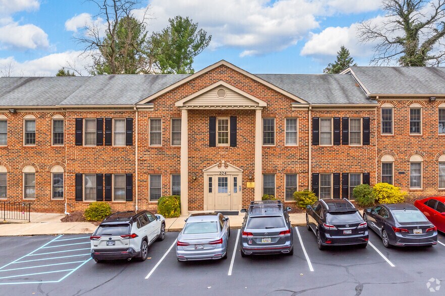 204 Monroe St, Rockville, MD à vendre - Photo de l’immeuble – Image 2 sur 4