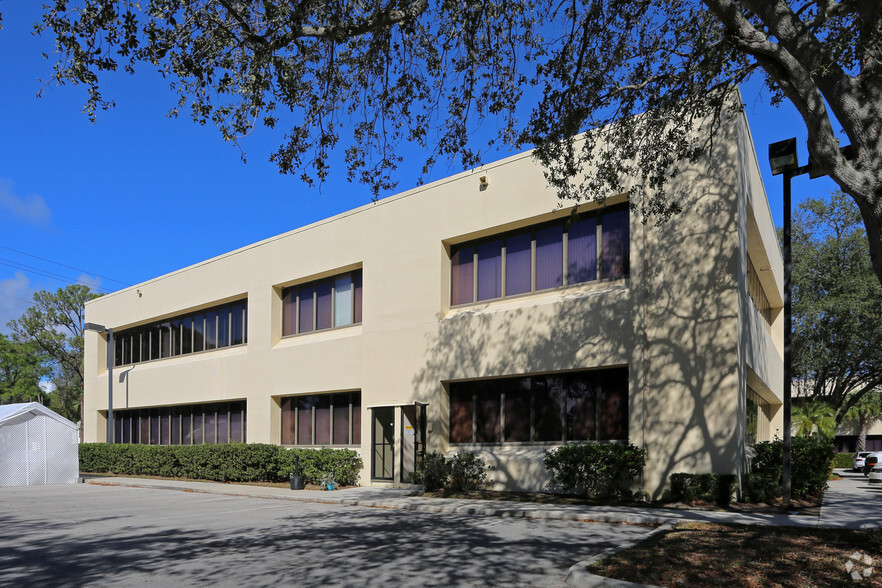 1905 S 25th St, Fort Pierce, FL à louer - Photo principale – Image 3 sur 8