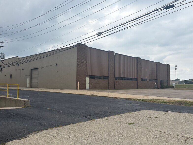 34481-34489 Industrial Rd, Livonia, MI à louer - Photo de l’immeuble – Image 3 sur 4