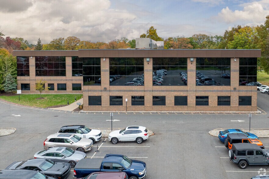 199 Pomeroy Rd, Parsippany, NJ à louer - Photo de l’immeuble – Image 2 sur 23