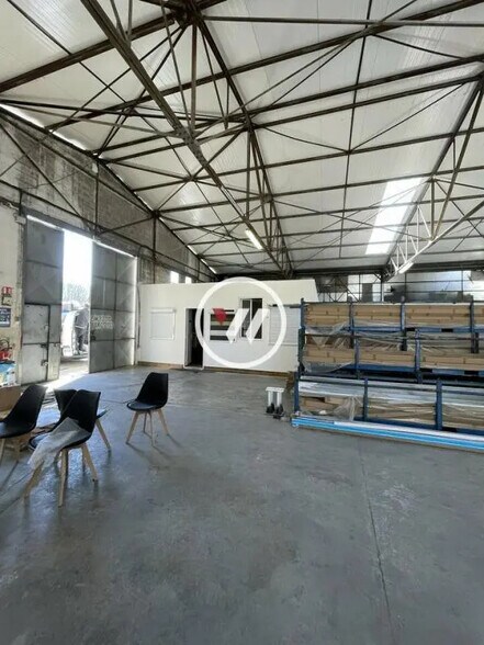 Industriel/Logistique dans Gémenos à louer - Photo de l’immeuble – Image 3 sur 8
