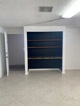 5800 Houchin St, Naples, FL à louer Photo intérieure– Image 2 sur 6