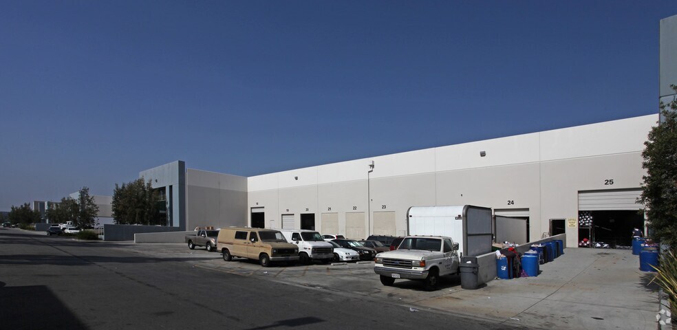 5815-5829 Smithway St, Commerce, CA à louer - Photo de l’immeuble – Image 3 sur 5