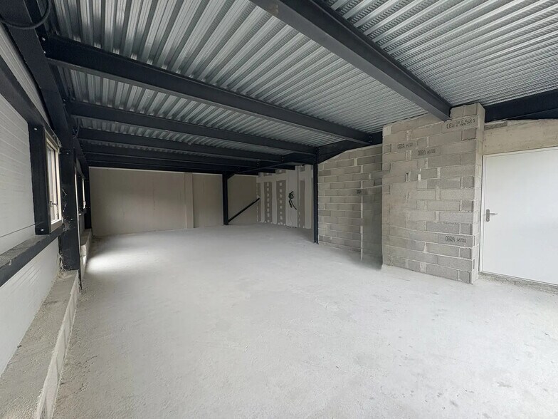 Local commercial dans Châteaurenard à vendre - Photo intérieure – Image 2 sur 5