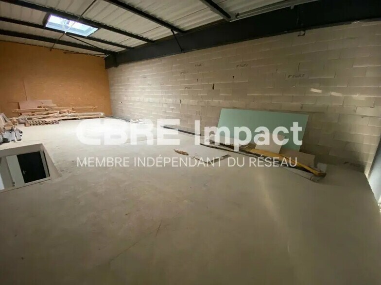 Local d’activités dans Reims à louer - Photo de l’immeuble – Image 3 sur 7
