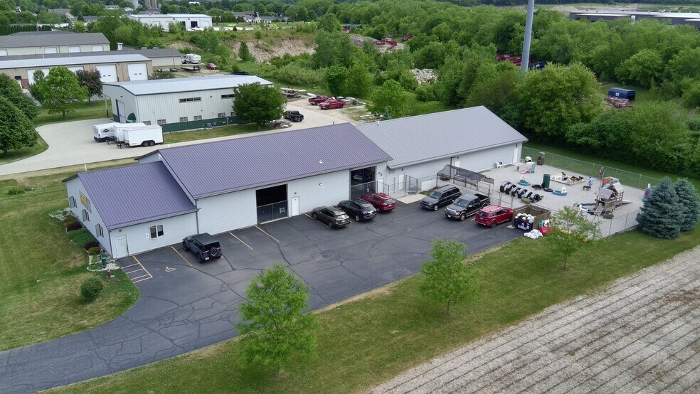 4030 Commercial Dr, Janesville, WI à vendre - Photo de l’immeuble – Image 1 sur 10