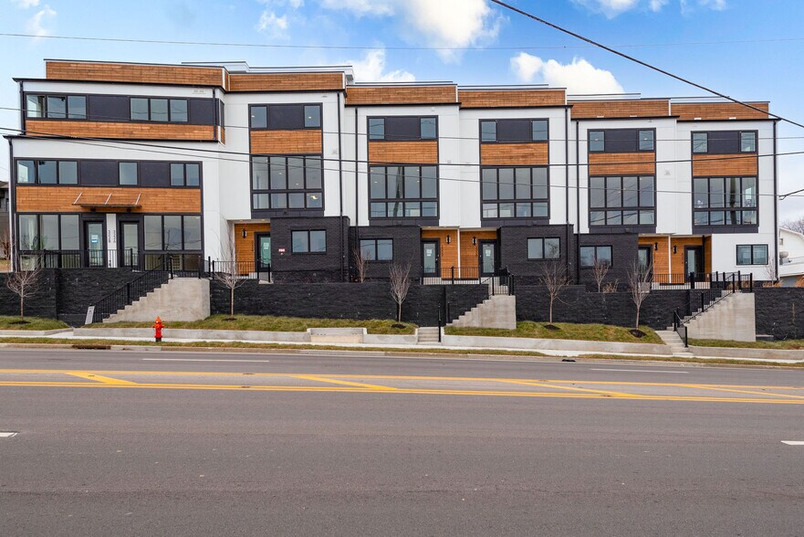 3216 Charlotte Rd, Nashville, TN à louer - Photo de l’immeuble – Image 2 sur 36