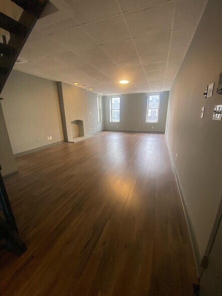 1733-1735 Maryland Ave, Baltimore, MD à louer - Photo de l’immeuble – Image 2 sur 11