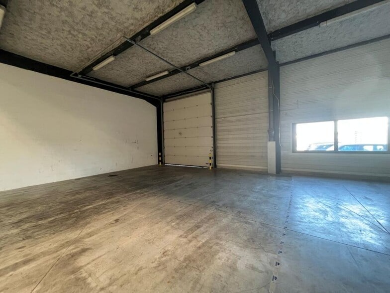 21 Rue Marcel Mérieux, Corbas à louer - Photo intérieure – Image 3 sur 10