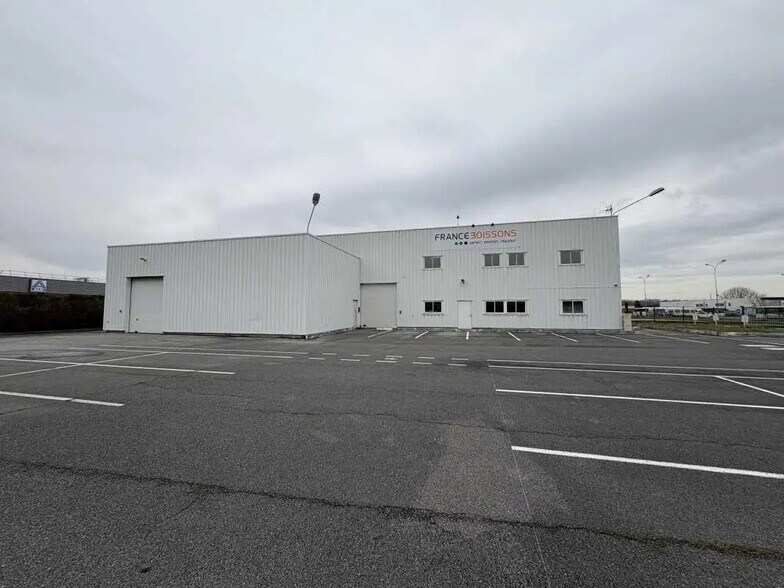 Local d’activités dans Agnetz à louer - Photo de l’immeuble – Image 3 sur 3