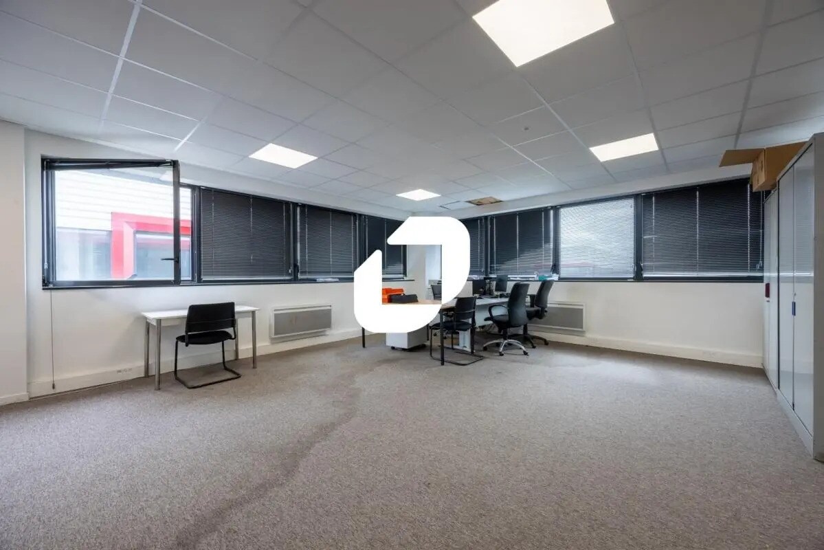 Bureau dans Chanteloup-en-Brie à louer Photo de l’immeuble– Image 1 sur 8