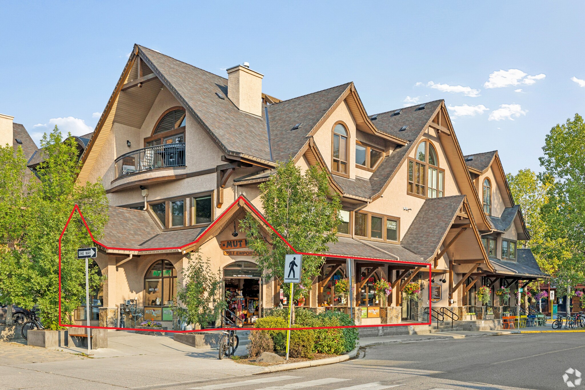 1001 6 Ave, Canmore, AB à louer Photo de l’immeuble– Image 1 sur 31