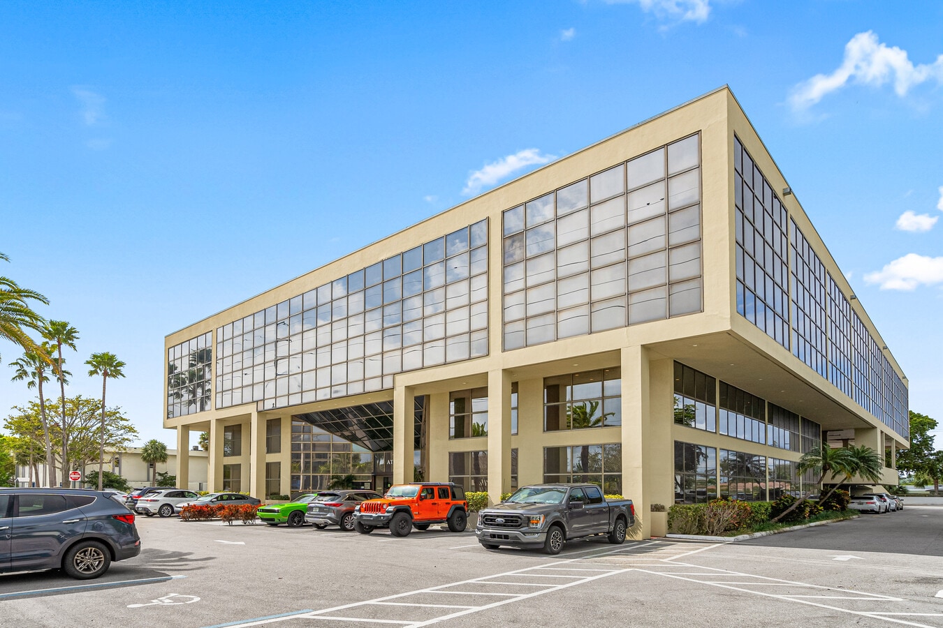 631 US Highway 1, North Palm Beach, FL 33408 - Lot 305 - - Photo intérieure - Image 1 of 34