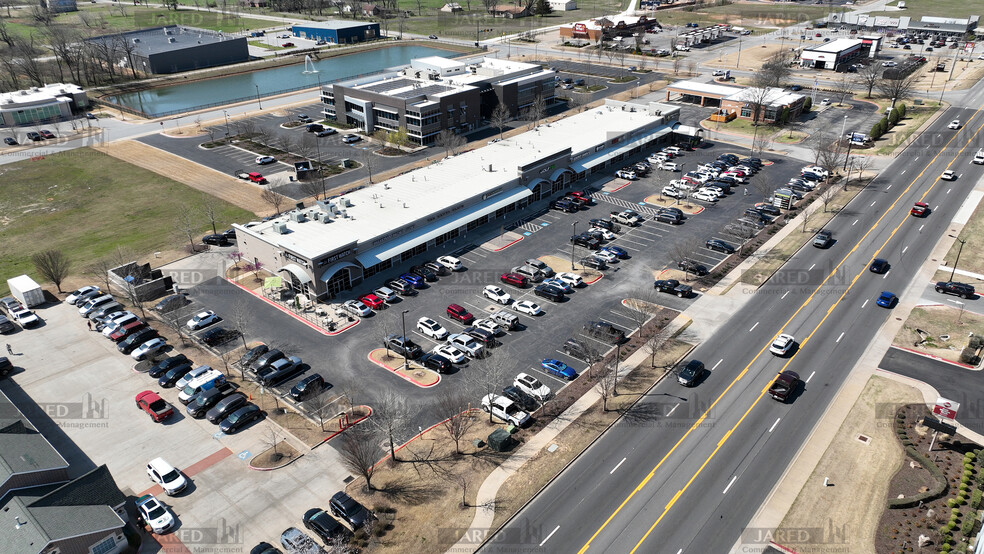 500 SE Walton Blvd, Bentonville, AR à louer - Photo de l’immeuble – Image 3 sur 13