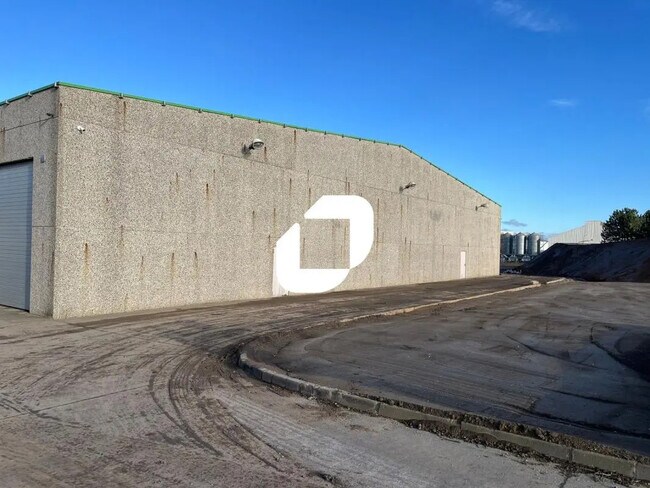 Plus de détails pour Local d'activités à louer