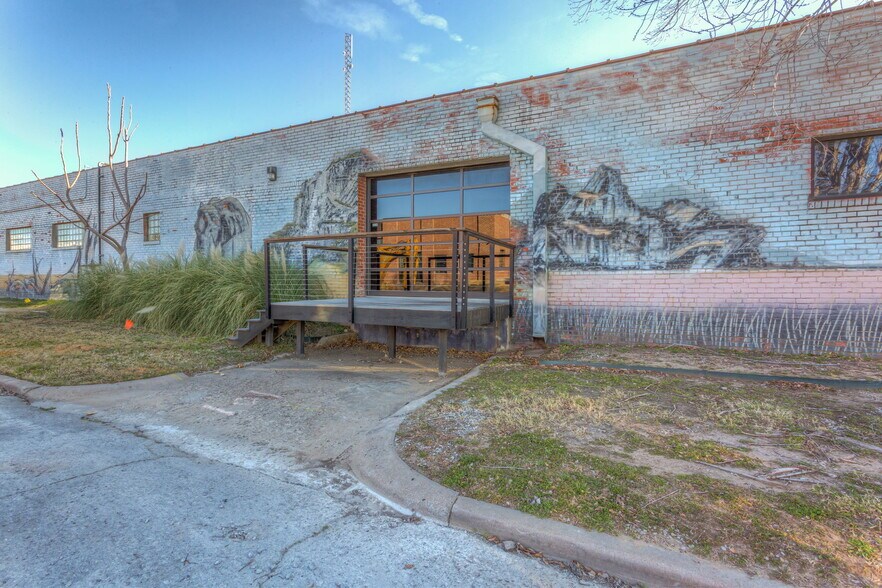 1201 E 3rd St, Tulsa, OK à vendre - Photo de l’immeuble – Image 3 sur 30